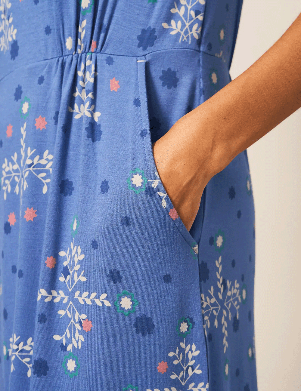 Close up of woman wearing the Tallie Jersey Dress with her hand in the left pocket