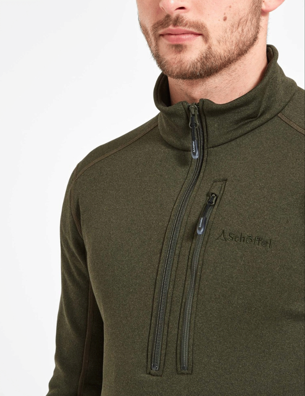 Close up at the neckline of man wearing the Annan II Technical 1/4 Zip