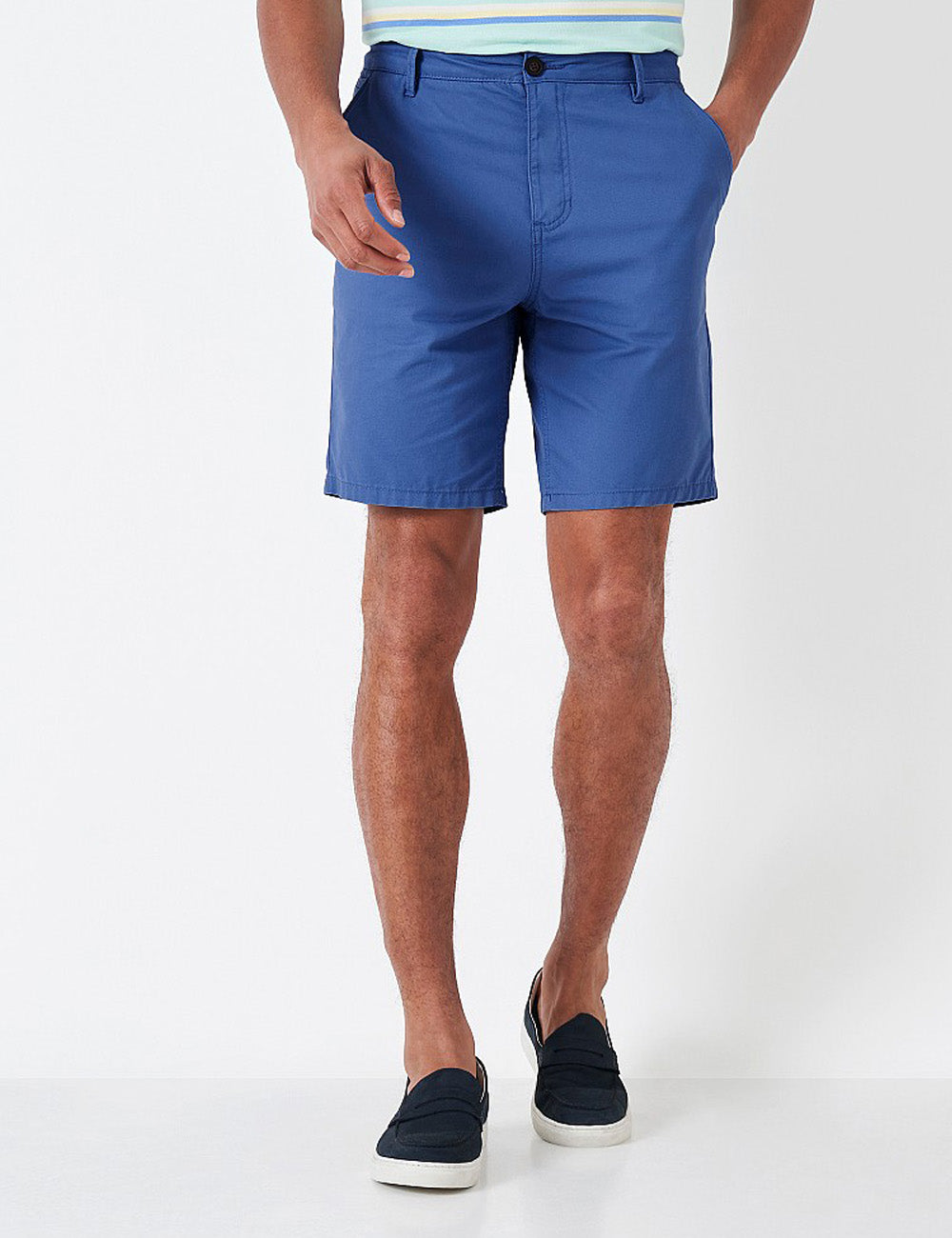 Man wearing the Bermuda Short with his left hand in the front pocket