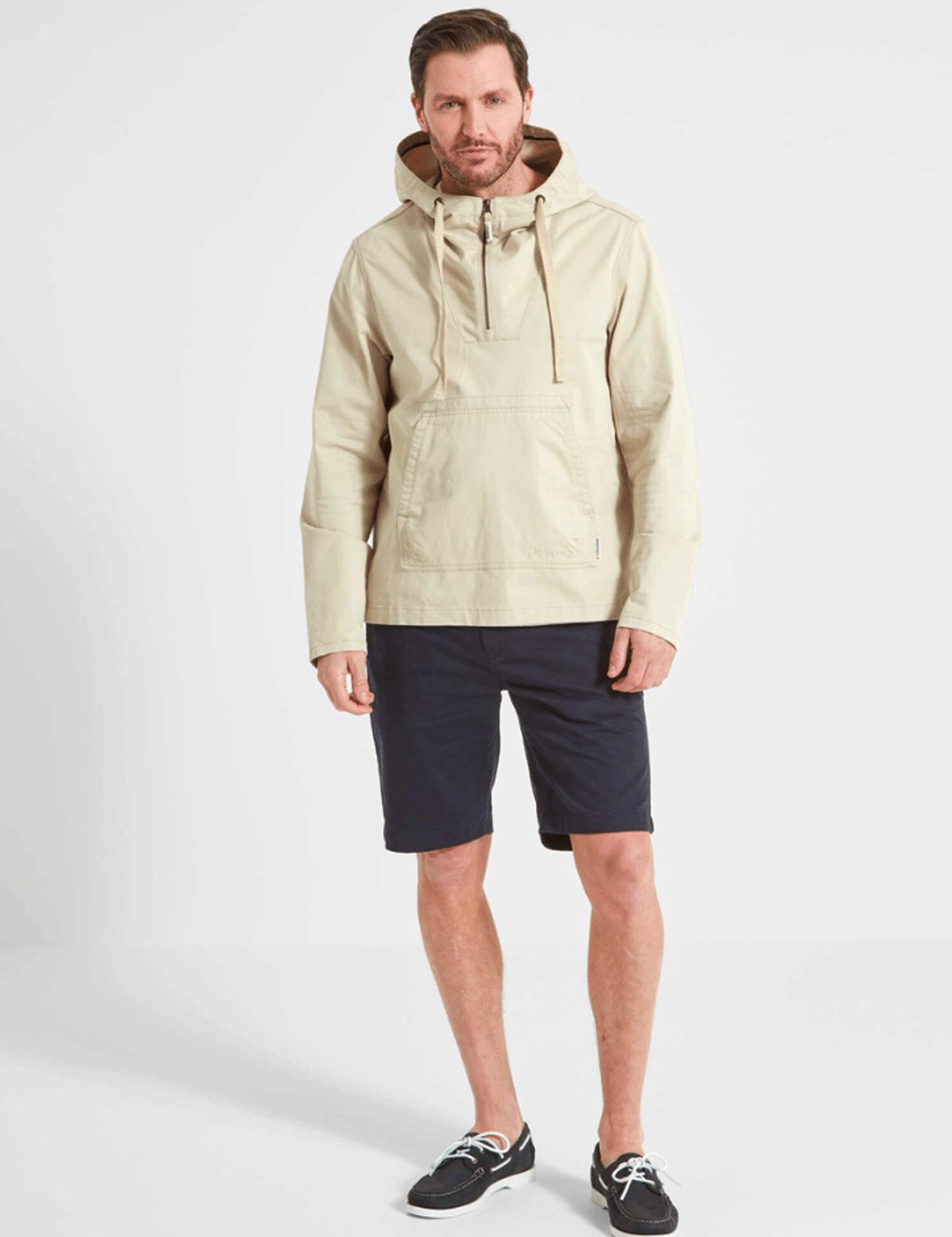 Man wearing the Harbour Smock with navy shorts