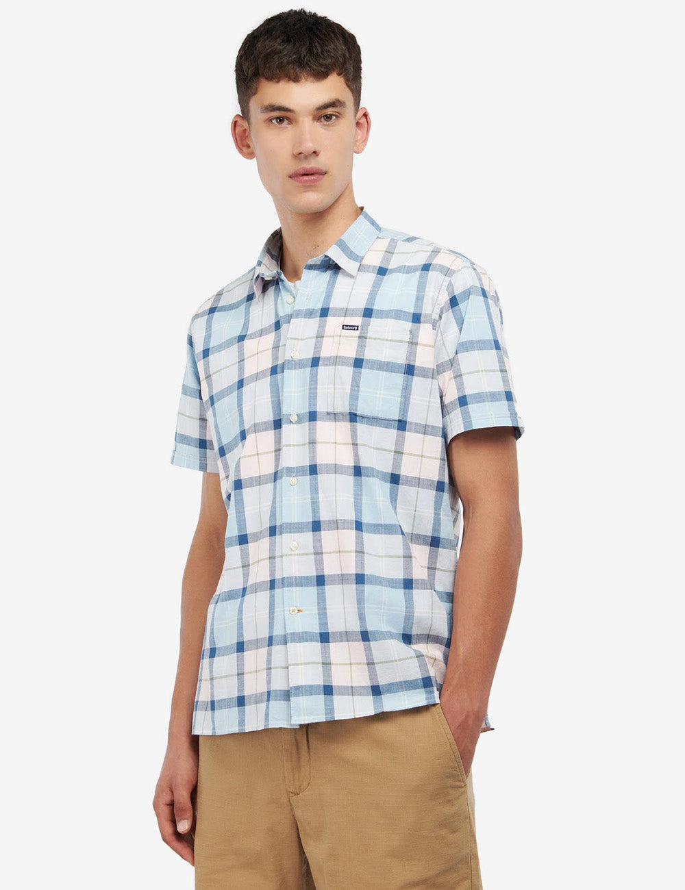 Man wearing the Barbour Gordon Shirt with beige shorts